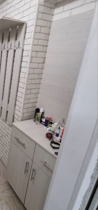 Продам шкаф с зеркалом