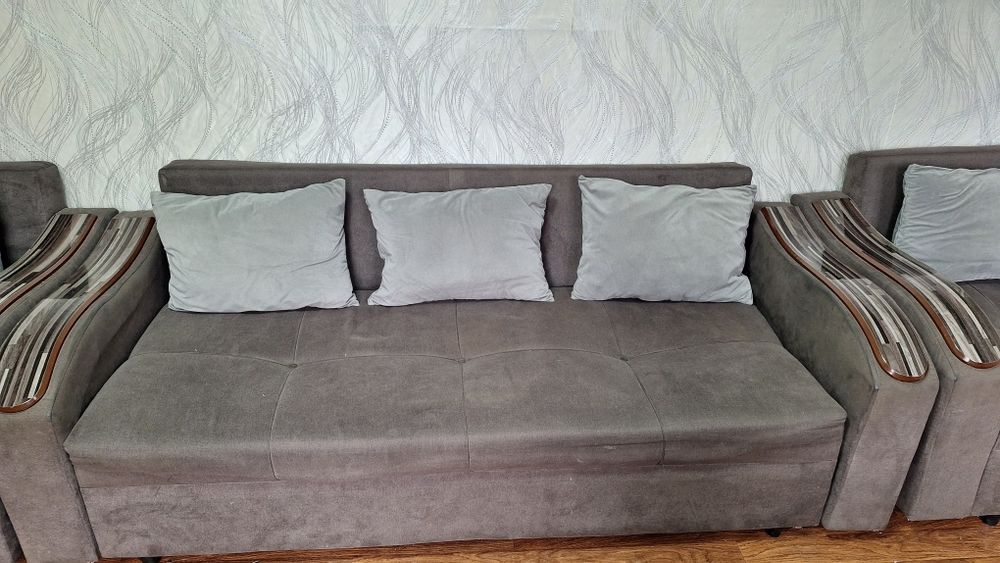 Продам Диван и два кресла