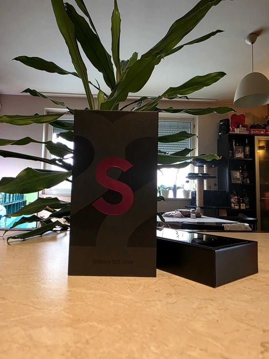 Продавам Телефон