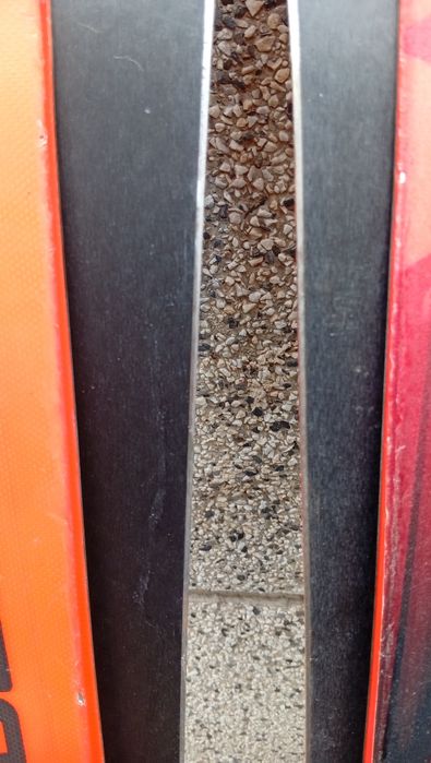 За възрастни и джуниър ски 140/142 см.