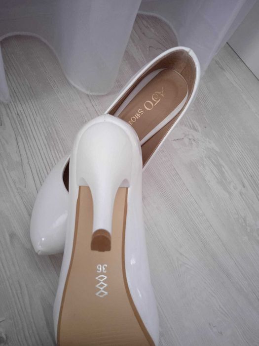 Дамски обувки за сватба или друг празник