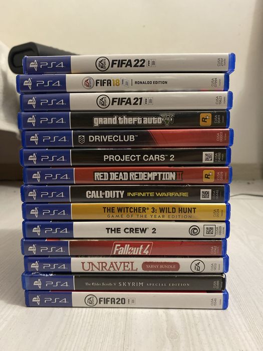 Ps 4 pro cu 14 jocuri