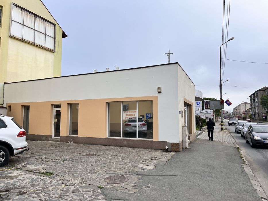 De inchiriat Spatiu comercial ,b dul decebal 39