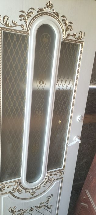 Есік әйнеге сынған 2- штук