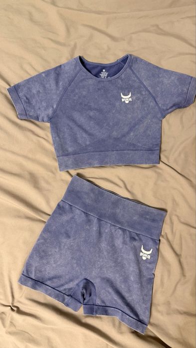 Продам костюм новый