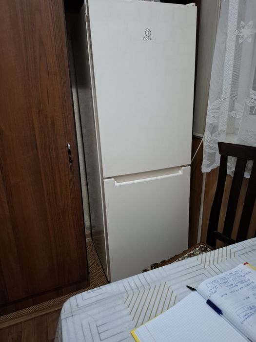 Продаётся  холодильник  Indezit