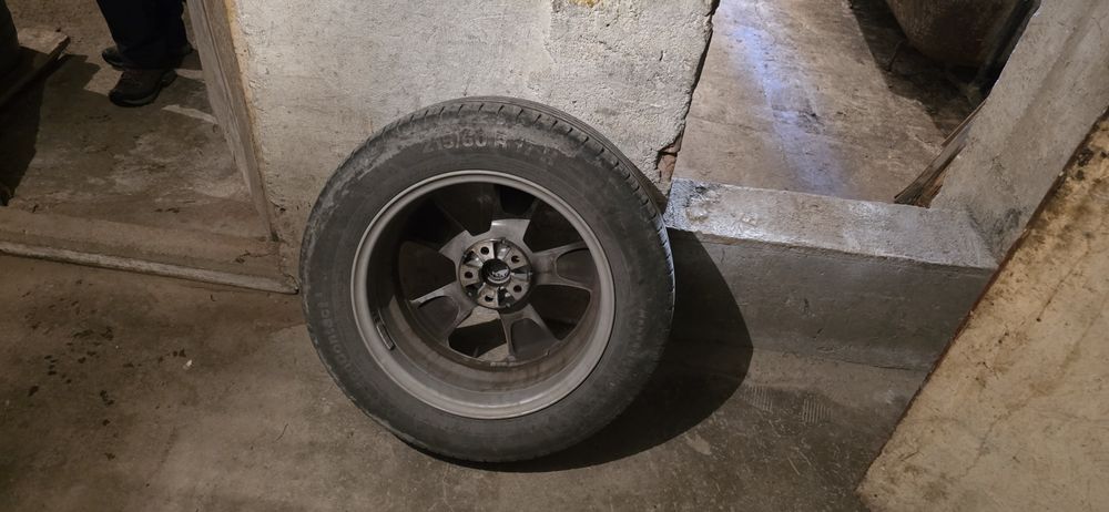 Jenți de aliaj + cauciucurii de vară