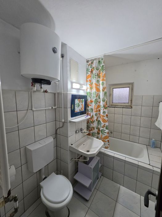 Ofer spre inchiriere apartament cu 2 camere, decomandat, 340€, Girocului