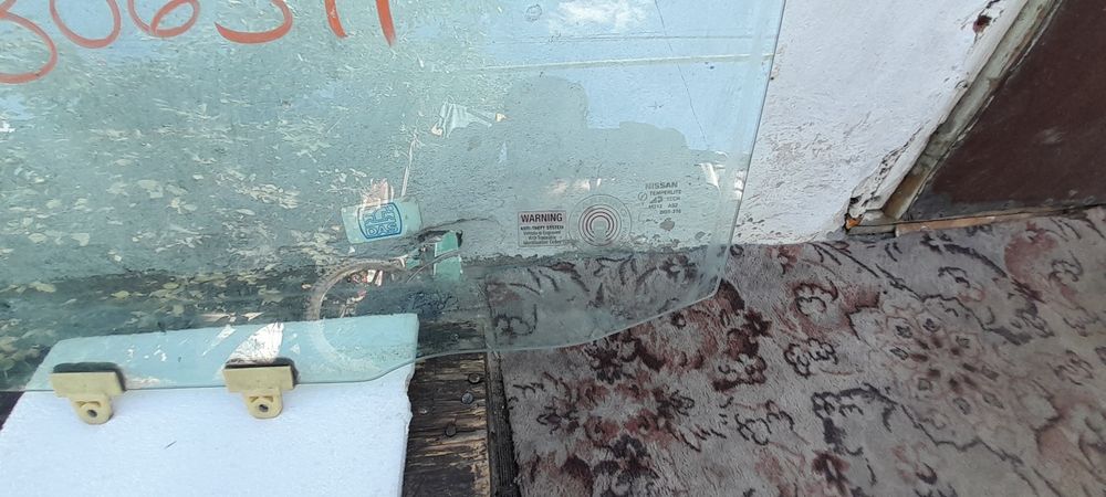 Продам     окна       нисан