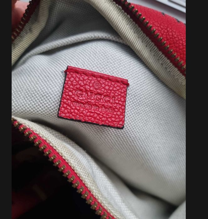 Borseta Gucci din piele rosie cu logo