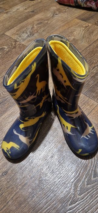 Продам резиновые сапоги