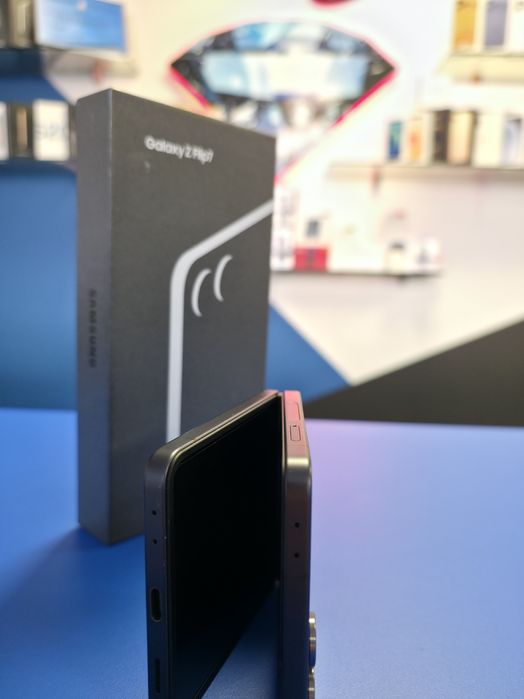 Samsung Z Flip 7 / Black / 512 GB / DeluxGSM