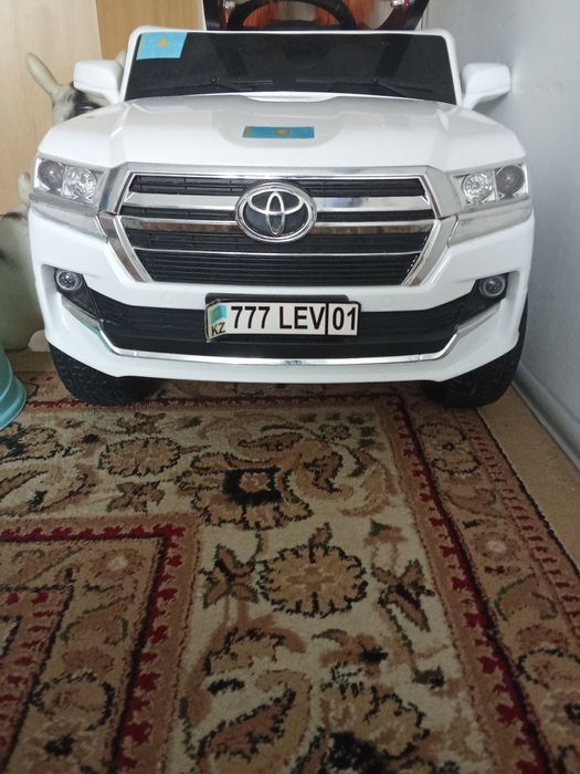 Продам детский электромобиль бу но в хорошем состояний