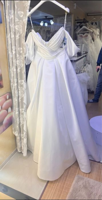 Vand rochie de mireaza oksana mukha.