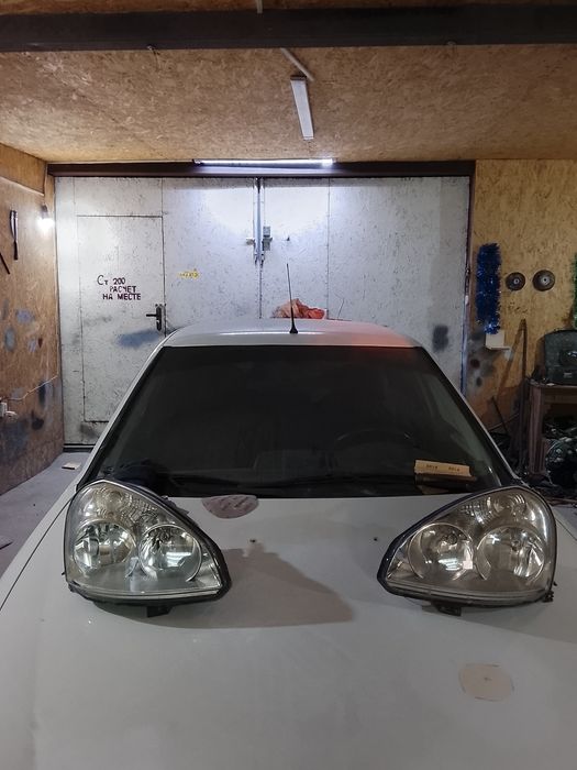 Фары от машины приора