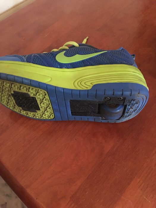 Кроссовки роликовые