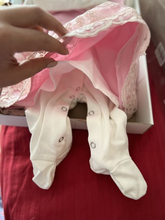 Комплекты на выписку для новорожденных девочек