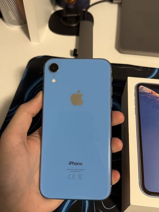iPhone XR Blue 64GB пълен комплект подарък три калъфа