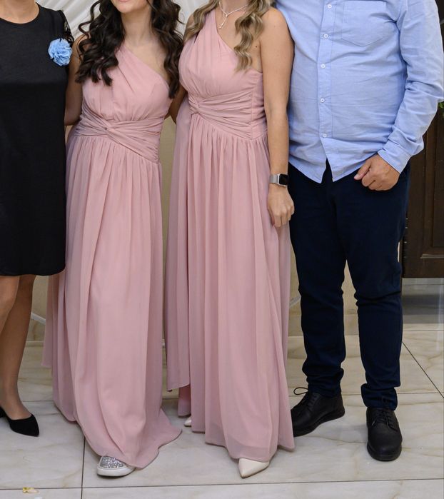 Дълга розова рокля