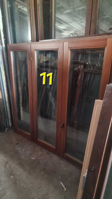 Над 100 различни бройки висококачествена италианска дървена дограма