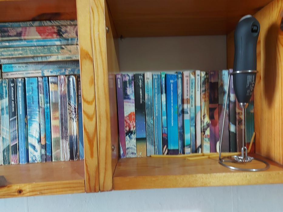 Продавам книги от библиотека "Галактика"