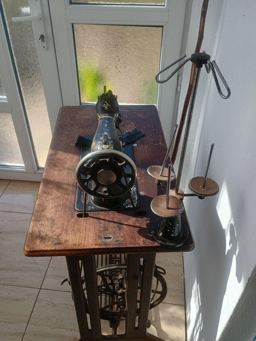 Masina de cusut Singer