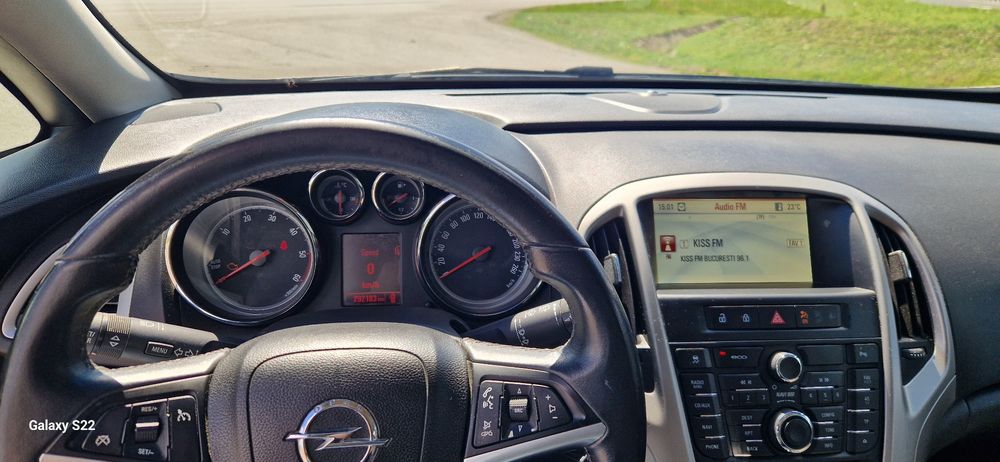 Vând Opel astra j