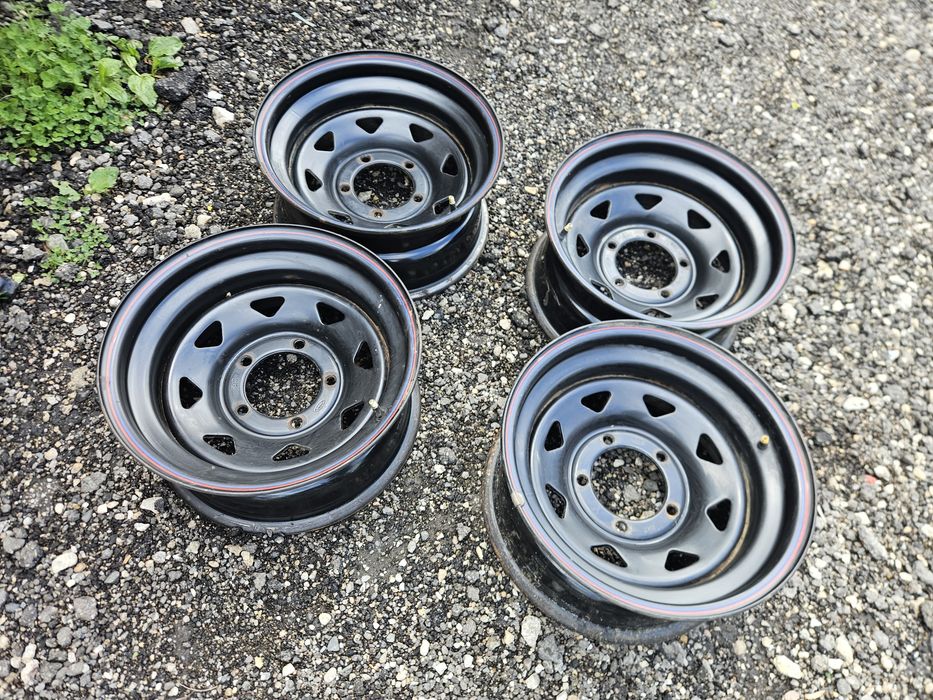 Set de 4 jante 7j R15 SUZUKI  samurai vitara jimny 5x139.7 Fără mesaje inutile anunțul este valabil atâta timp cât este activ ! Pretul este pt toate 4