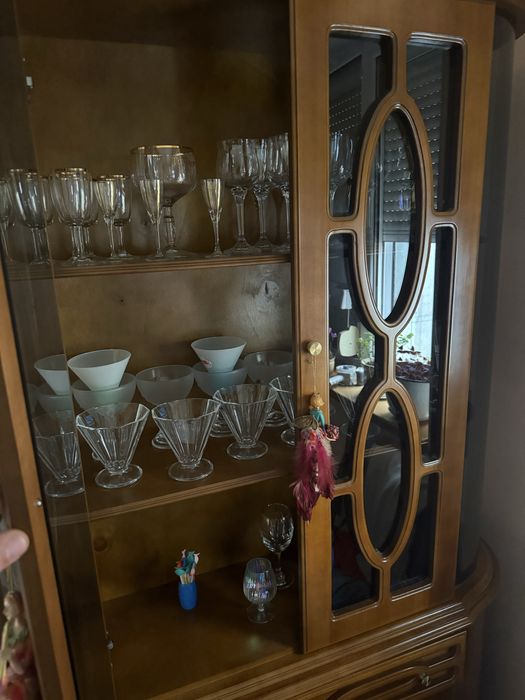 Секция с витрина като нова