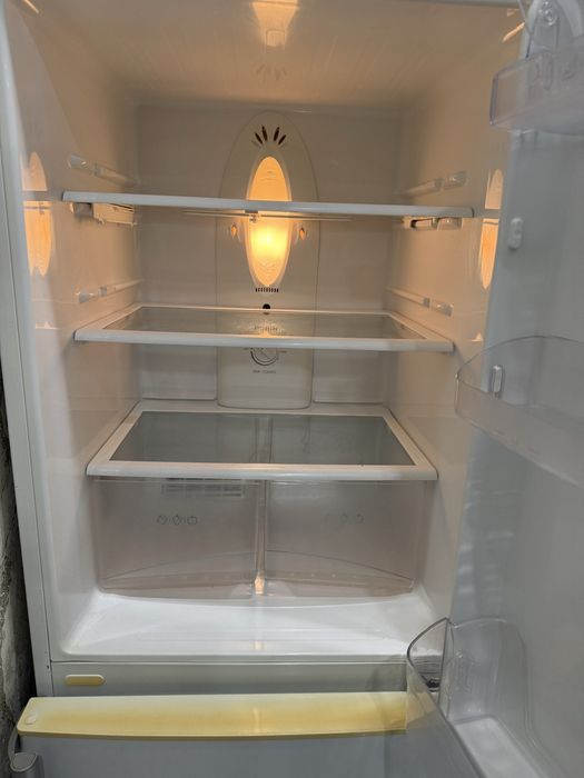 Холодильник LG 175/60/60