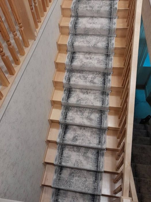 Gilam kesish va tikish