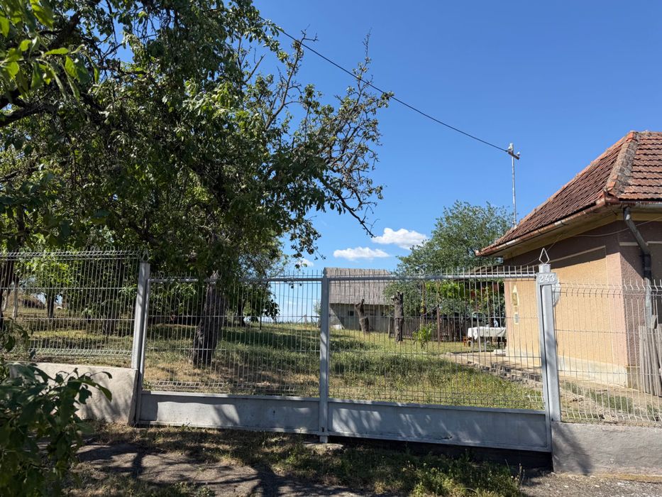 Casă de vânzare cu teren de 5.000 mp – oportunitate excelentă!