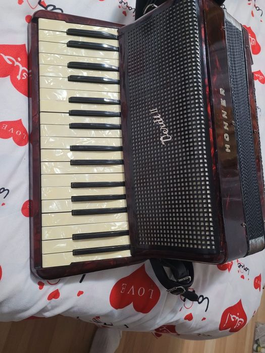 Vând hohner 80 basi
