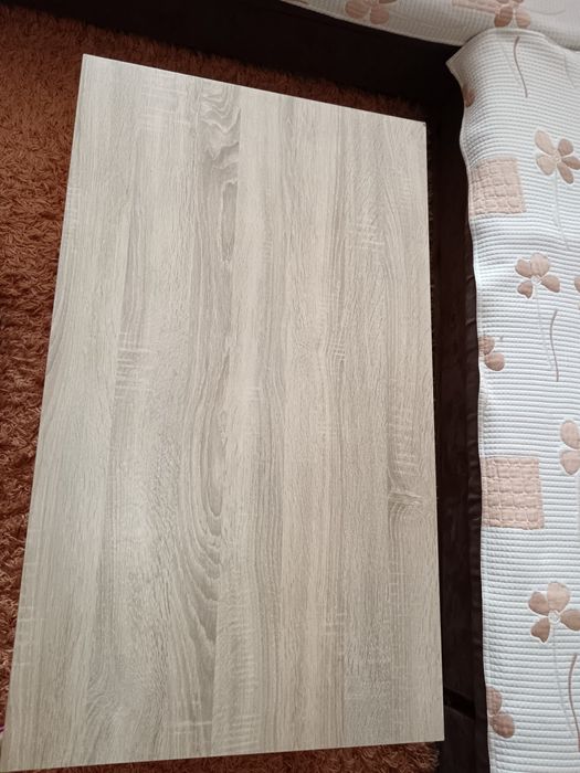 Холна масичка  светла на цвят