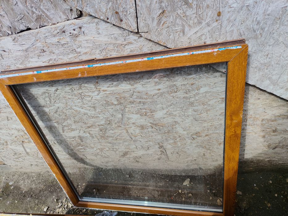 Vând ușa și geam termopan