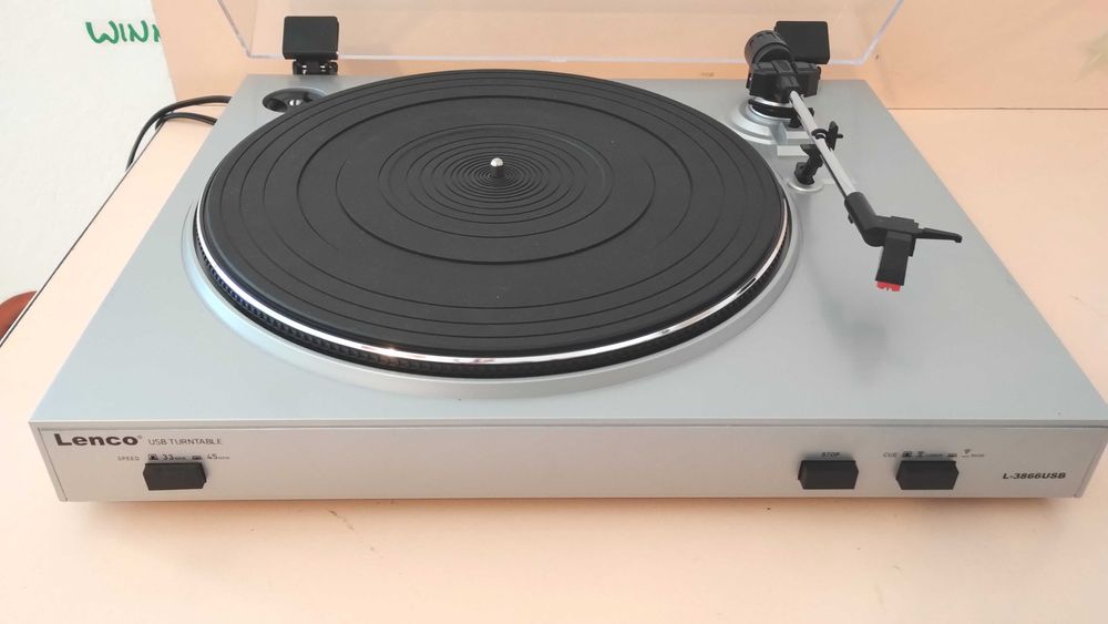 pt discuri vinil pickup Lenco 3866USB cu preamplificator incorporat