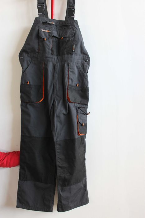 Depozit en gross imbracaminte/haine de lucru-salopete cal. extra.