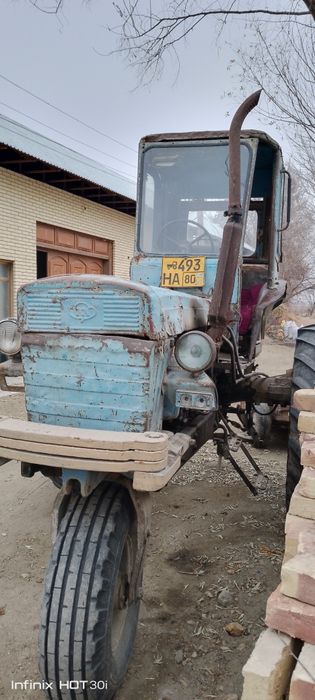 T28 traktor sotiladi