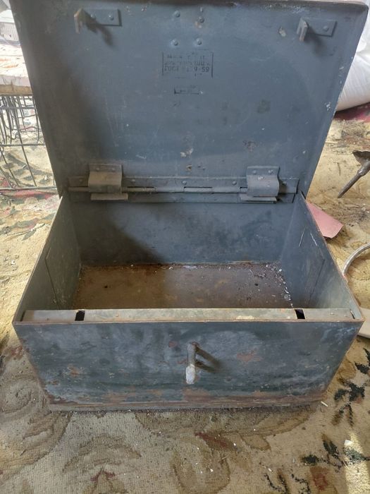 Продам сейф ящик металлический