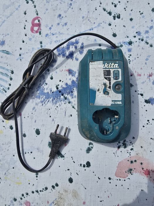 Incarcator makita 10.8 V pentru piese