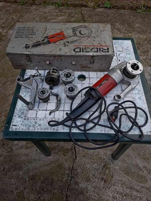 Filieră electrică RIDGID 114 cu capete REMS Eva (1/2, 3/4, 1, 1 1/4) + trusă