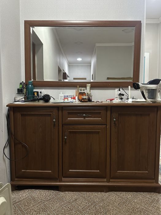 Продам комод с зеркалом
