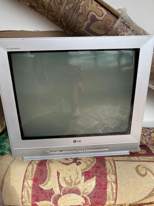 продам телевизор