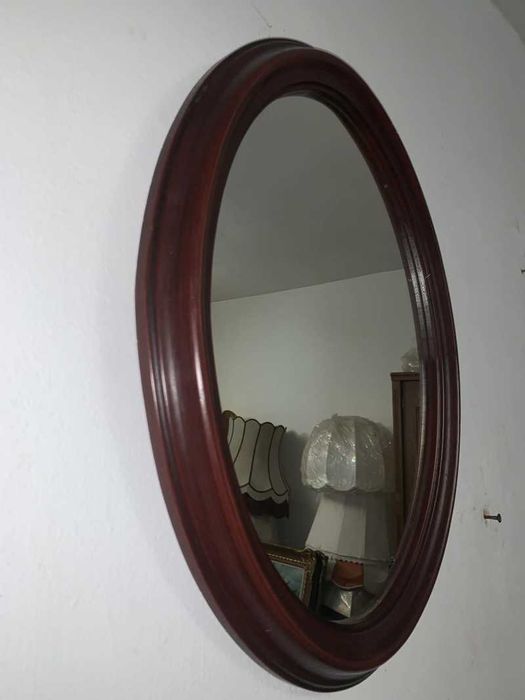 Oglinda de perete in rama de lemn in doua poziti