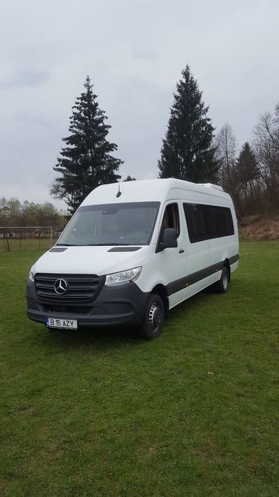 Inchiriere auto Autocare, Microbuze, Van 8 locuri