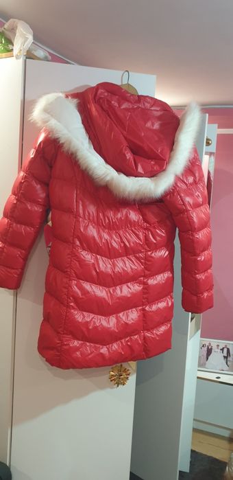 Червено зимно яке
