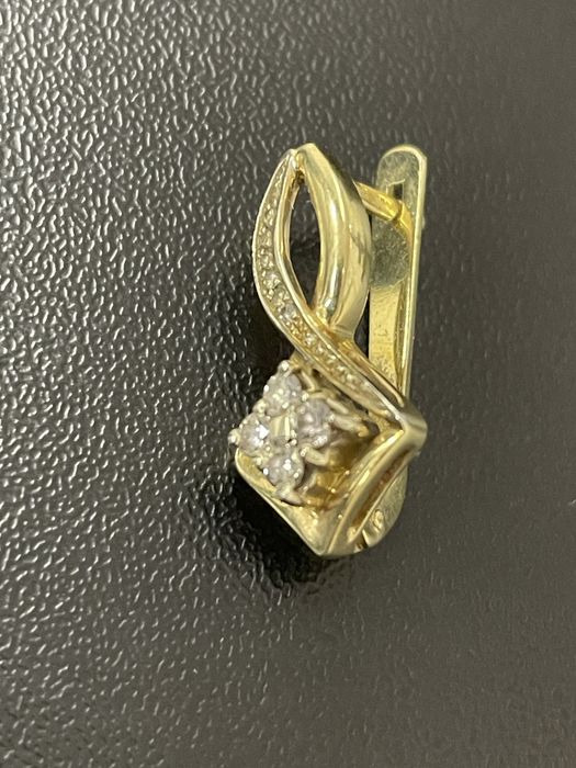 Серьги золотые с бриллмантами 583 пробы.