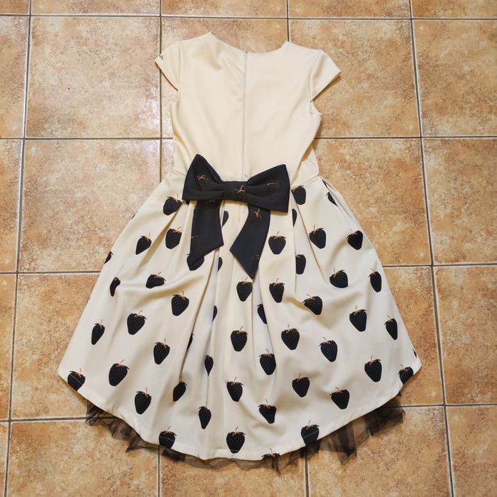 Красива официална рокля за момиче