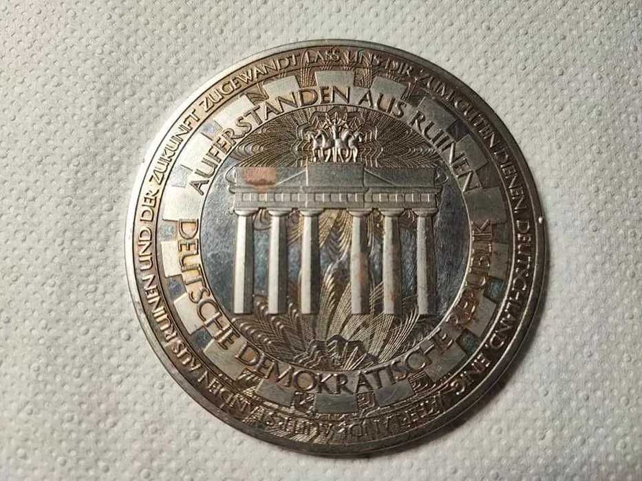 Lot vintage de 8 medalii diferite 3