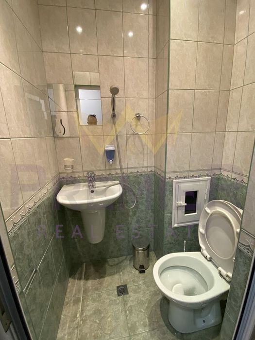 Тристаен апартамент,  Колхозен пазар